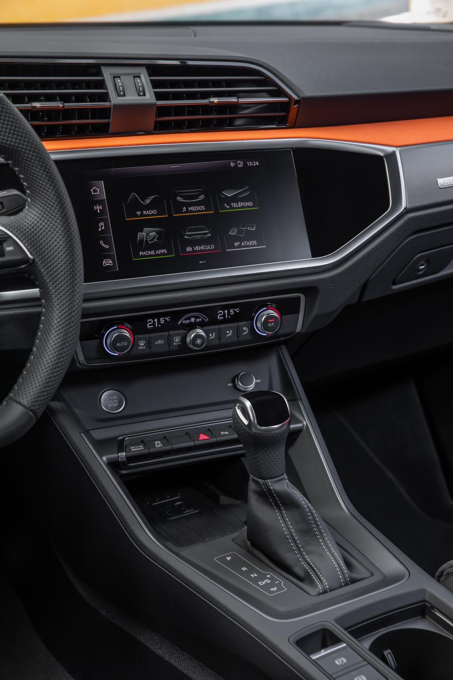 Детали интерьера Audi Q3 35 TFSI S-Line 2020 года  (MX) (фото 33 из 40)